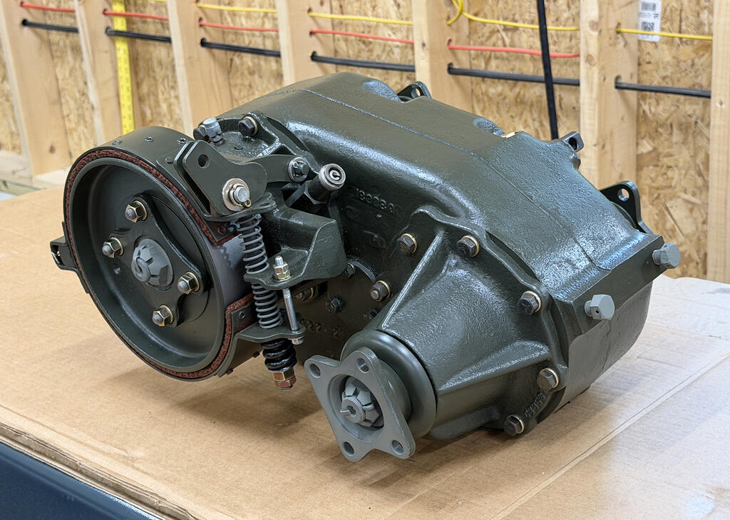 transfer-case-after-rebuilding-smaller-image.jpg.41452495388df667f67f494e26bec6f3.jpg