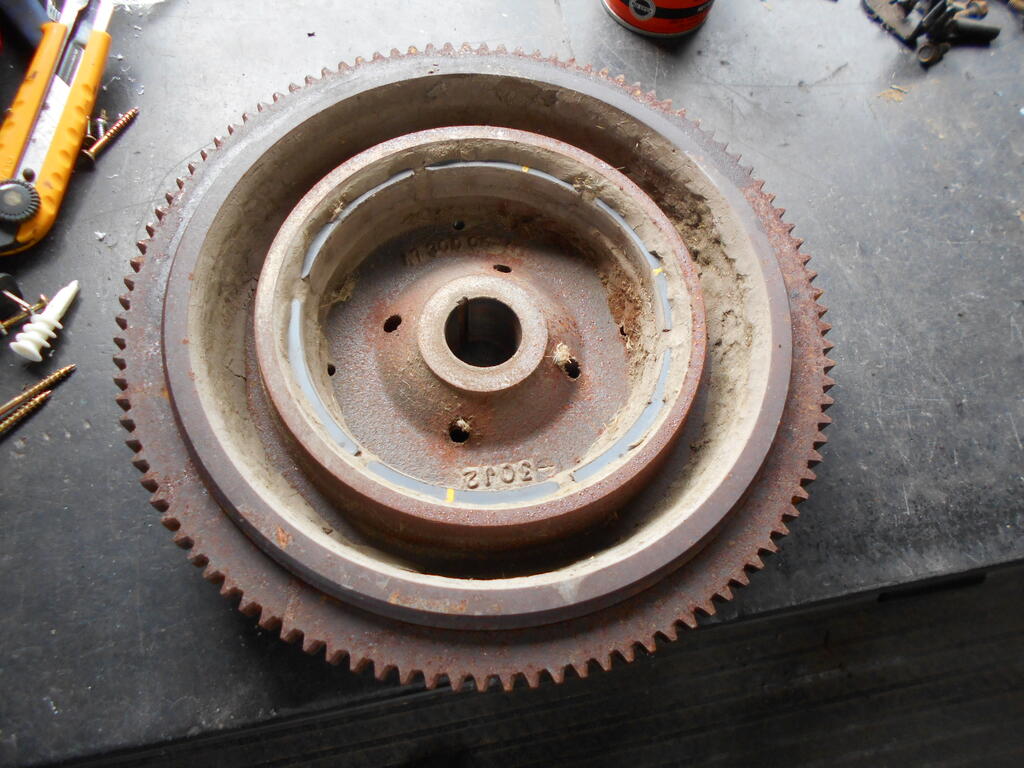 1198172552_Flywheelremoved1.JPG.16e407a8ab7cff3d0aaec4c107522ff7.JPG