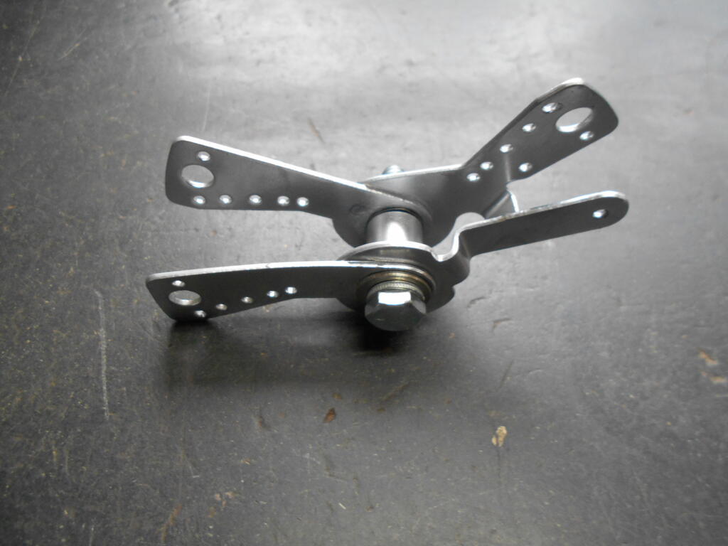 135567037_Chokeandthrottleleverassembled.JPG.29998cd458c7fa6f691913daa5848f47.JPG