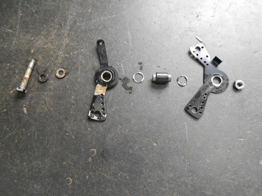 1401632807_Chokeandthrottleleverassemblytorndown.JPG.808c50847480e0cced9f5c1c51c36727.JPG