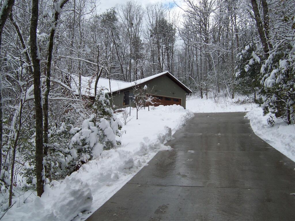 1655487971_steepdriveway.jpg.763da431a07b0849711f48a59b4bffef.jpg