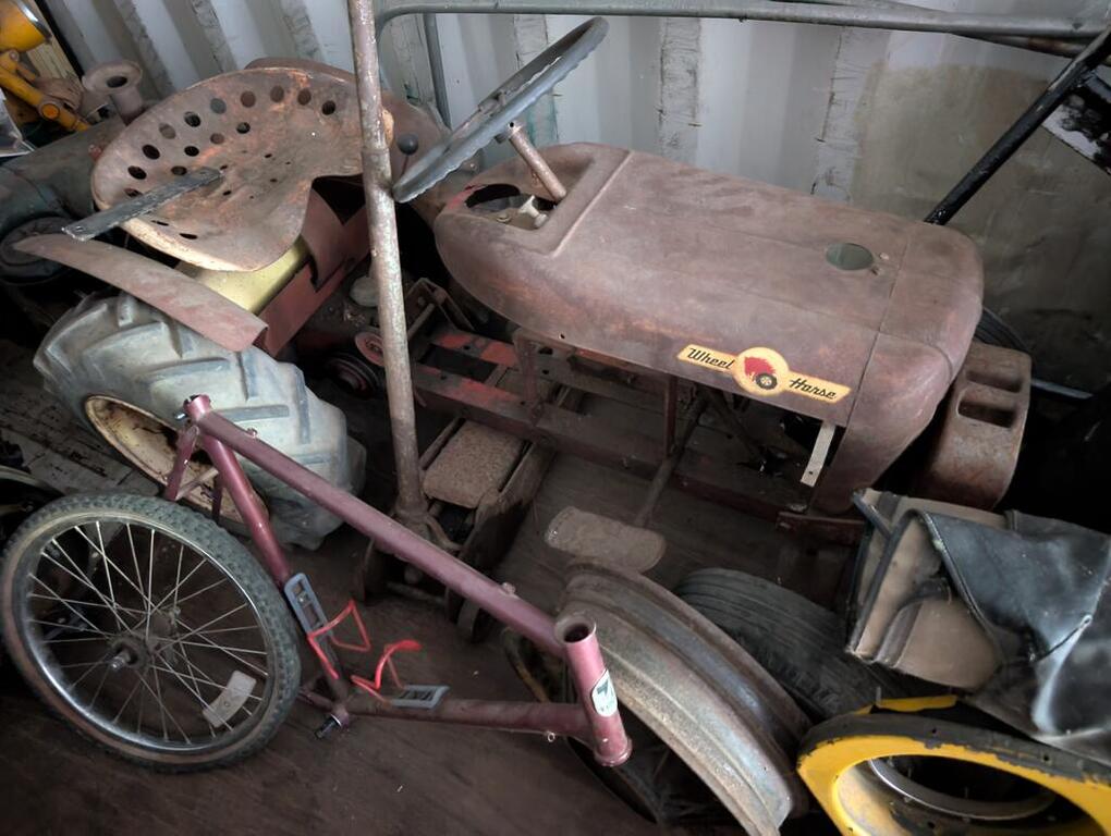 1769782719_WheelHorseTractorinstorage.thumb.jpg.369416f3e68854953c9d5f82461bc6a1.jpg