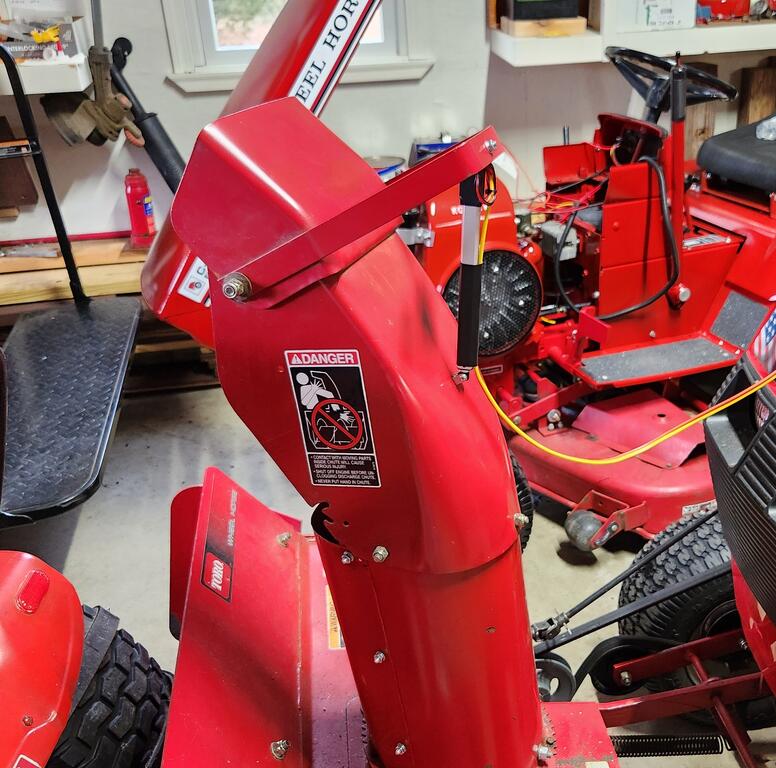 336824011_SnowblowerChute021926.jpg.44e3bf89a2f51597528f90aa3ab0e49a.jpg