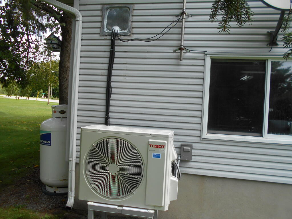 357957438_Heatpumpinstalledjustneedscoversonchargelinesinstalled3.JPG.4e08c991d8b428351e2e99a73f5fbf1a.JPG