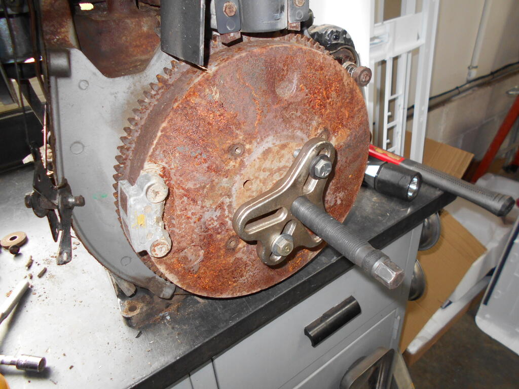 417748784_Flywheelpullerinstalled.JPG.7444db21a8be535710041431af5a909f.JPG