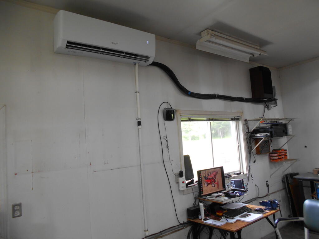 8946827_Heatpumpinstalledjustneedscoversonchargelinesinstalled1.JPG.8e20cef38985ef6ca79ef0ee82b12945.JPG