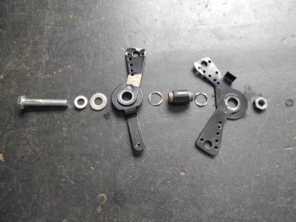 898476931_Chokeandthrottleleverassemblytorndownshowingnewboltandwashers.JPG.f6bad5563bcf67364ce147425e1426e2.JPG