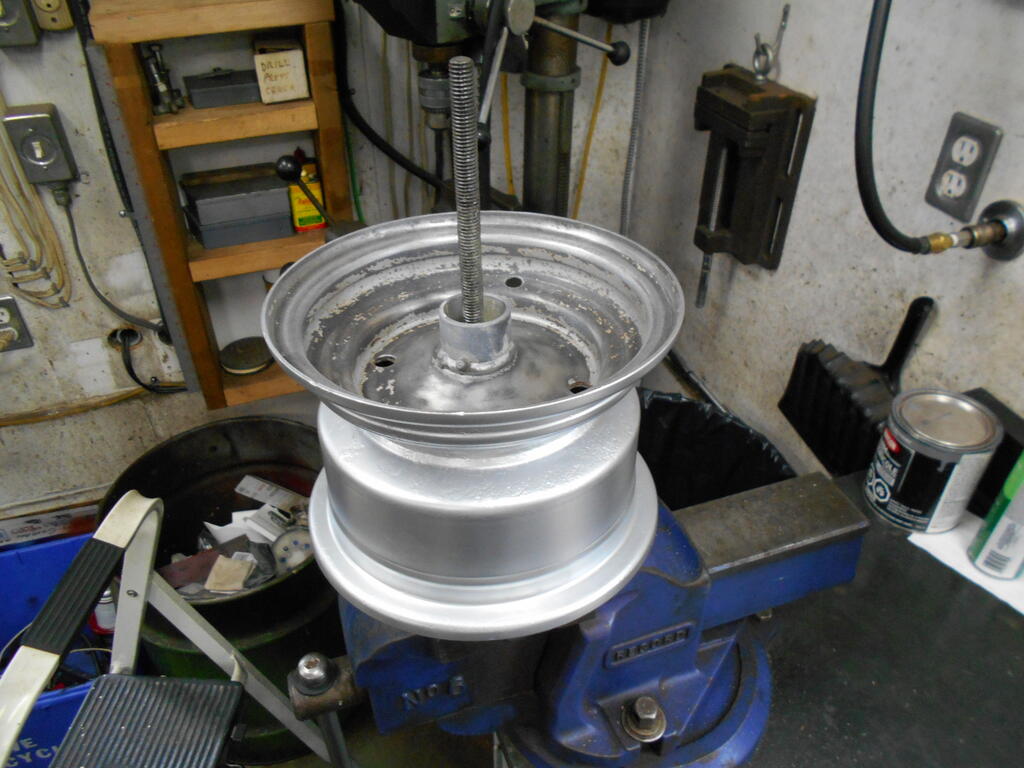 104775277_Frontwheelsatontool.JPG.b0daf5ba3f36341becca77d7af71b704.JPG