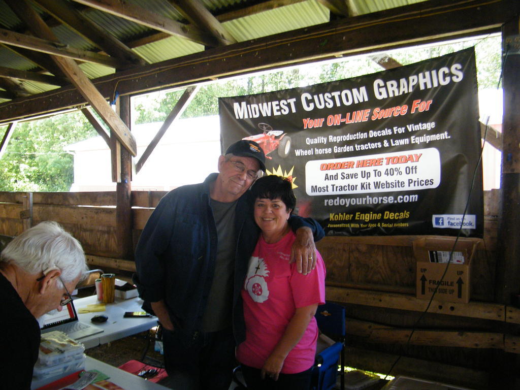 1323821514_TerryandLola.jpg.e36e46fd7d0129261227db8e070bc811.jpg