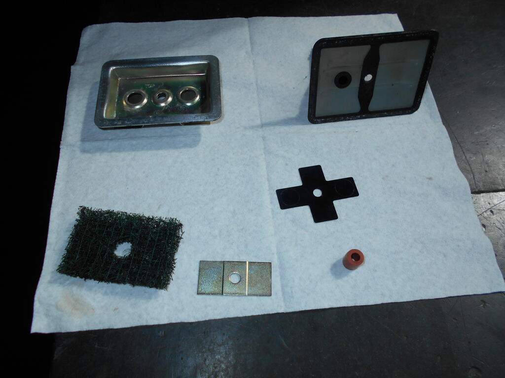 1506930890_Valvecoverandbreatherassemblyreadytoinstall.JPG.7b82c6f11e3e26adf380b6340e2595bd.JPG