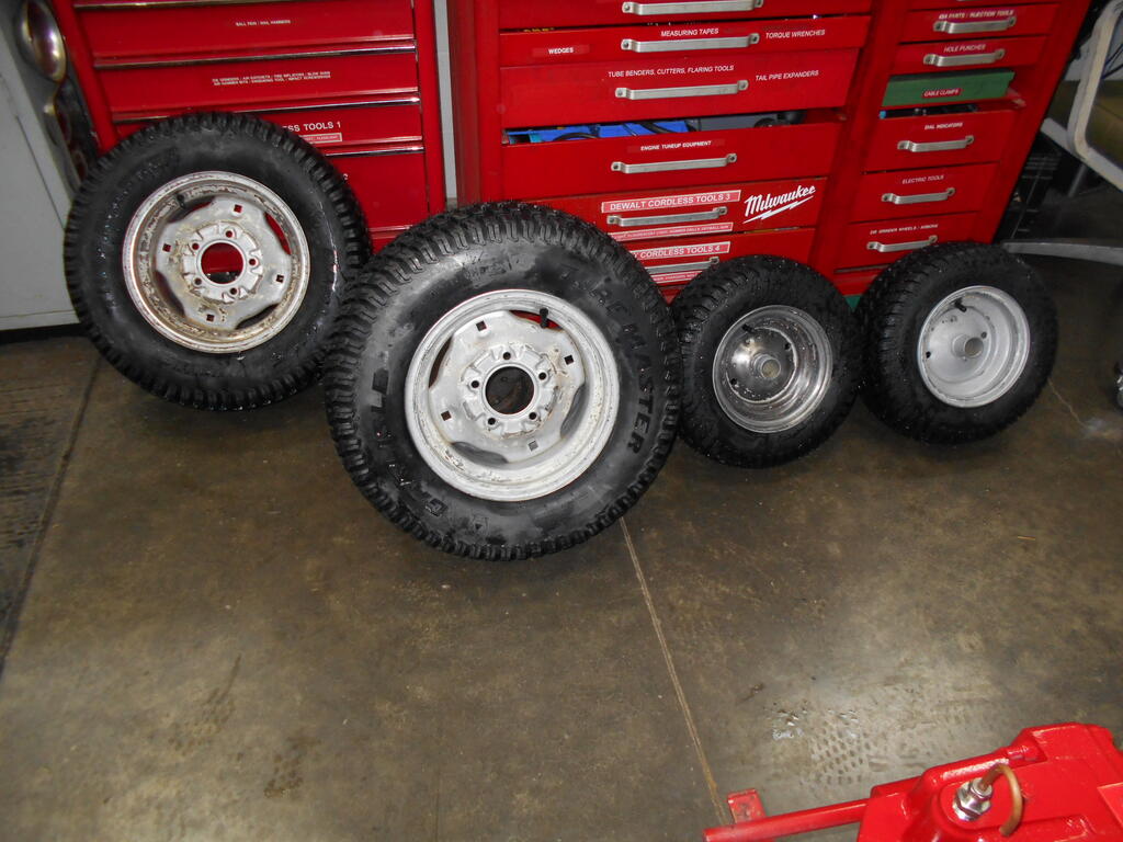 1764726763_Allfourwheelsandtireswashed1.JPG.d847a38d157527eec40530aa8e582b67.JPG