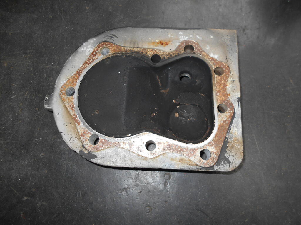 1841054577_Cylinderheadasremoved2.JPG.bc7c897bdca7e27cd36fe4e740de4c98.JPG
