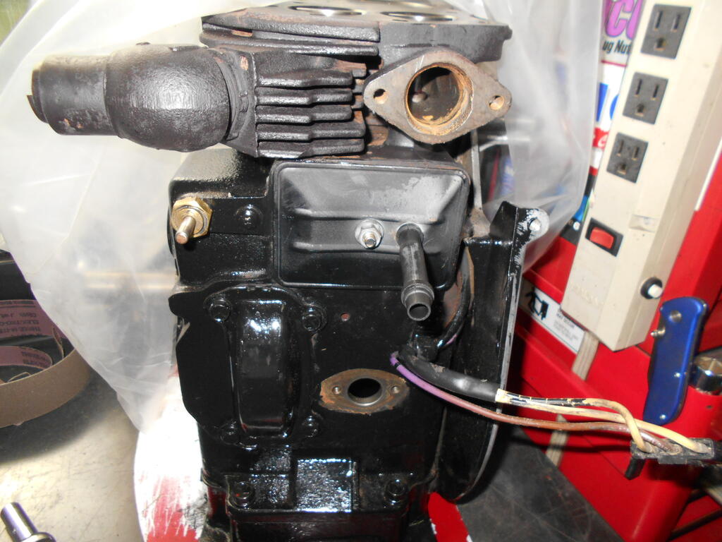 1971275013_Valvecoverandbreatherassemblyinstalled1.JPG.39530ef5ebb3226a314b991cf79d007e.JPG