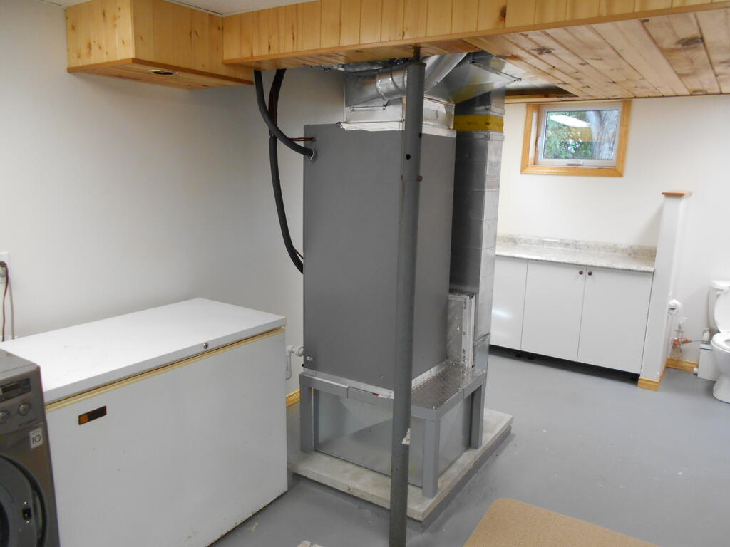 1975783814_2tonheatpumphouseinsidecompletewithairhandlerwithbackupelectricheatcoils3.JPG.141489832dbb9f013ed1d2ae88629fce.JPG