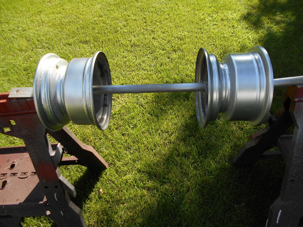 31267535_Frontwheelspainted1.JPG.81f2a9797ea04674269b677a265dcd99.JPG