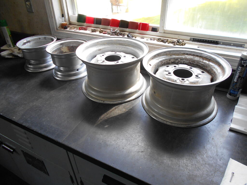 320018048_Allfourwheelsreadyfortirestobeinstalled2.JPG.59f63769570dd72985bbc9832a9d741a.JPG