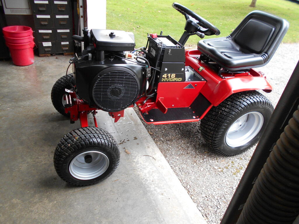 328613971_Tractorreadyforhoodtobeinstalled2.JPG.97a9f298be587165e9c5940fd8e26caf.JPG