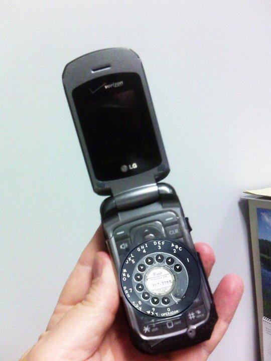 420675755_SeniorCitizenCellPhone.jpg.8375c0260b5a8d53c65c44388f4cbb10.jpg