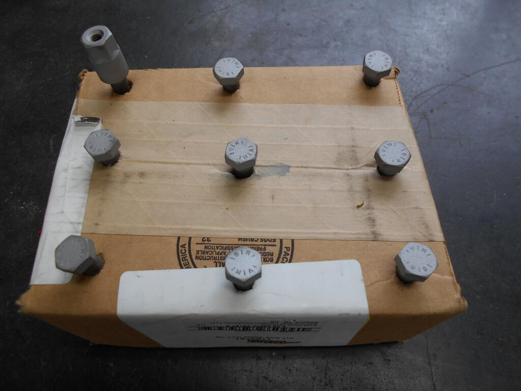 627017900_Cylinderheadboltsreadyforpaint1.JPG.cb3895923347845c577c76665d946309.JPG