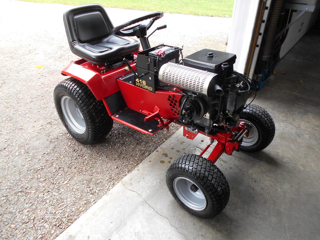 848511350_Tractorreadyforhoodtobeinstalled1.JPG.9406c99d5161895148b8f0d81cb25ad2.JPG