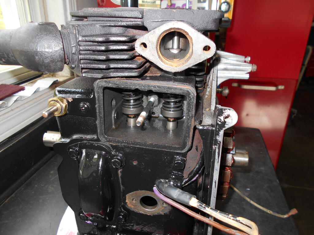 966486514_Valvecoverassemblyremoved.JPG.c99149945d32fd3fcdb87443f7f30cd8.JPG