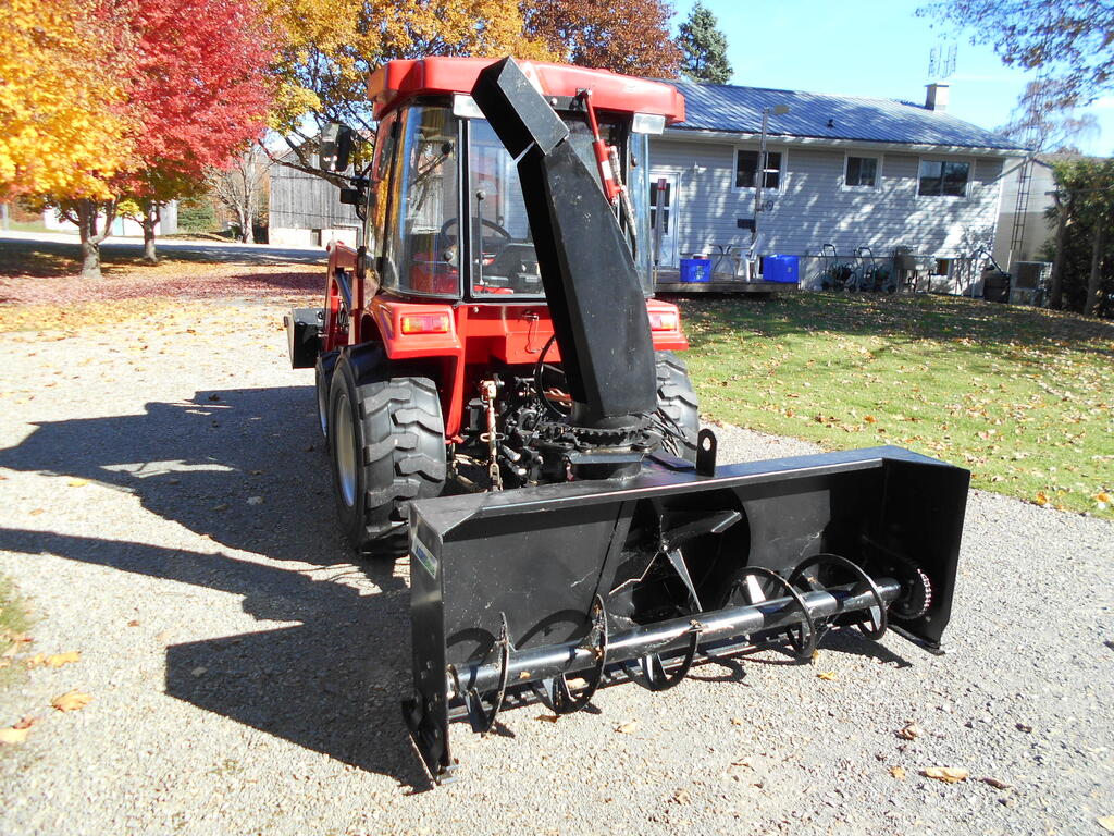 1019376137_Snowblowerontractor20263.JPG.bf076d50b359ac96d3423d4fb1107e0c.JPG