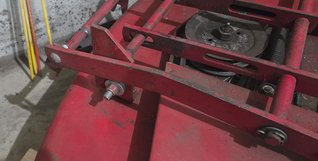 1439783746_MowerDeckSpacer.jpg.8d43a1b8a283dc907a1bc507471a88f7.jpg