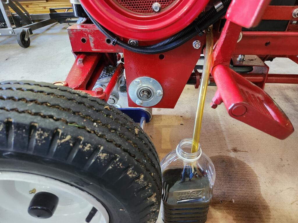 854_Engine_Swap_Oil.jpg.a4fe62503e5a49a96fd6d1c95c616aea.jpg
