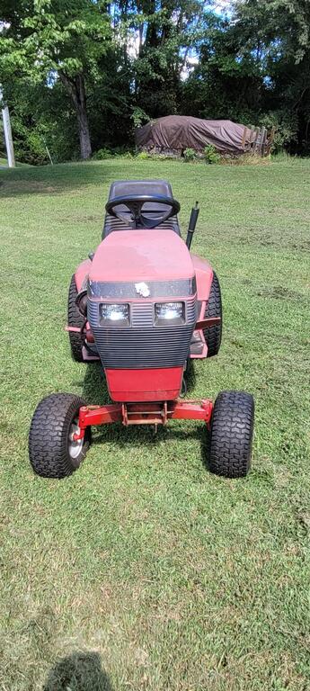 Wheel_Horse_Tractor_1.jpg