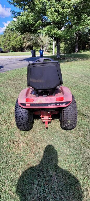 Wheel_Horse_Tractor_3.jpg