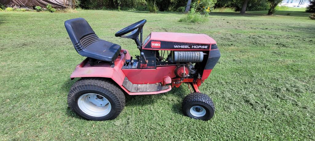 Wheel_Horse_Tractor_5.jpg